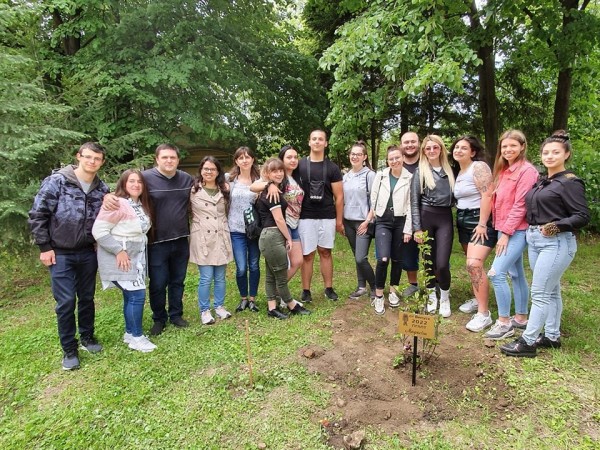 С вълнуващо тържество ПГЛПТ изпрати 64 абитуриенти