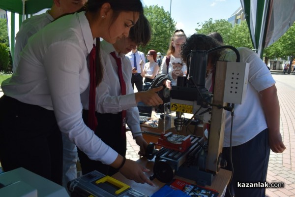 Десета областна панорама на професионалното образование и кариерно ориентиране се проведе Казанлък