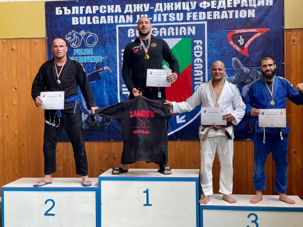 Sandev Fight Team с шампионски титли от републиканското по жиу жицу
