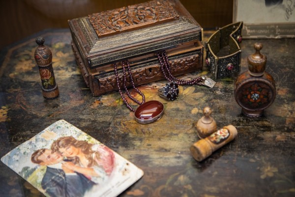 Дървеният щанд от 1893 г. на розопроизводителя Кънчо Шипков оживя в изложба 