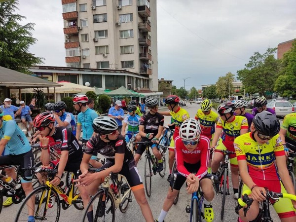 Лястовиците се завърнаха с медали от Чирпан