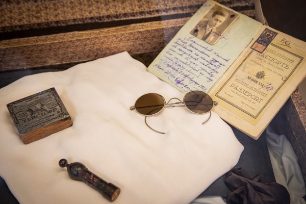 Дървеният щанд от 1893 г. на розопроизводителя Кънчо Шипков оживя в изложба 