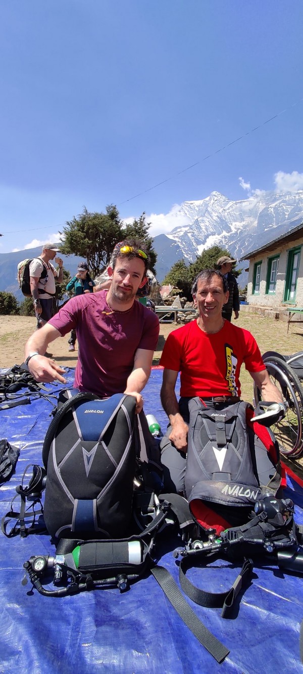 Казанлъчанин е първият българин, скочил с парашут край Еверест