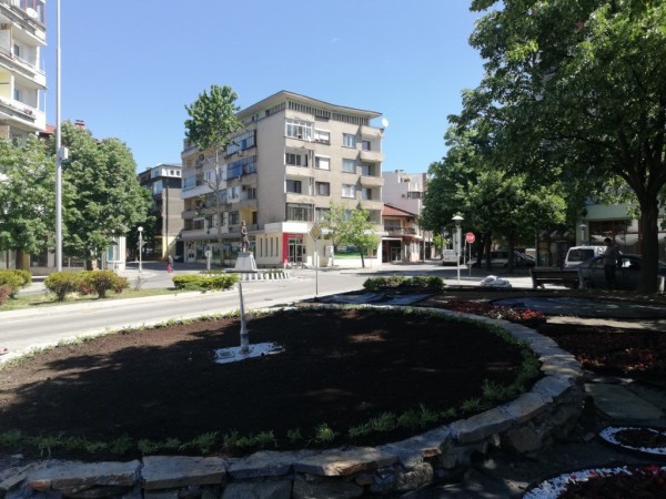 Казанлък става все по-цветен 