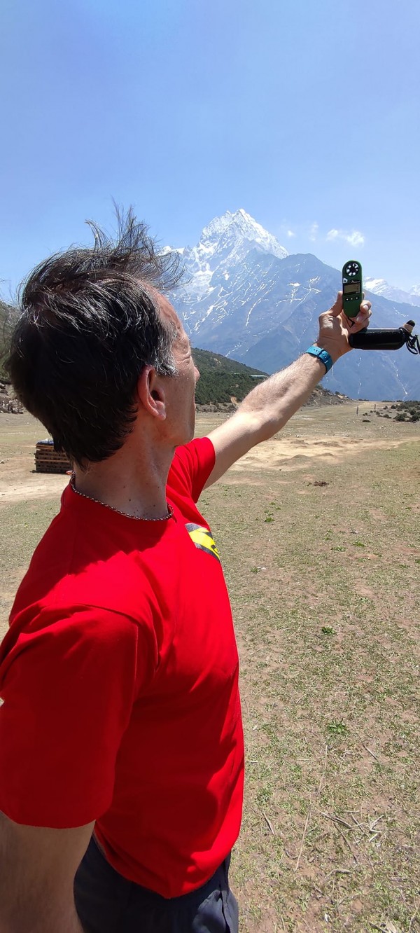 Казанлъчанин е първият българин, скочил с парашут край Еверест