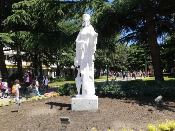 Казанлък става все по-цветен 