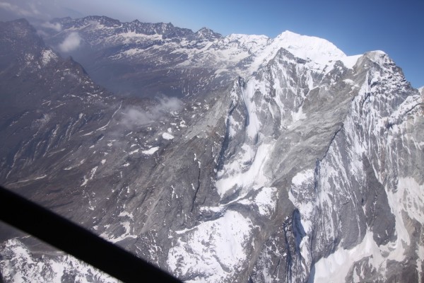Казанлъчанин е първият българин, скочил с парашут край Еверест