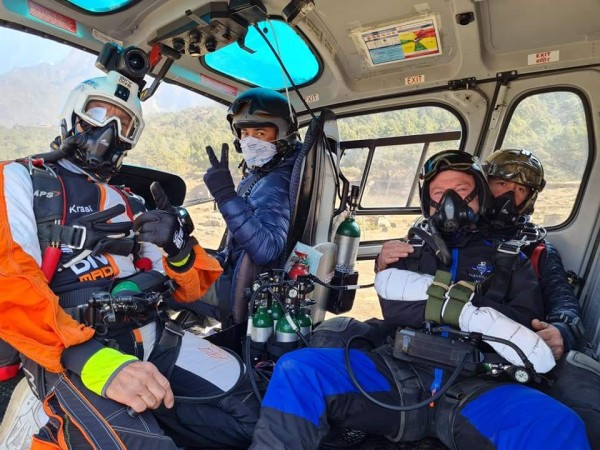 Казанлъчанин е първият българин, скочил с парашут край Еверест