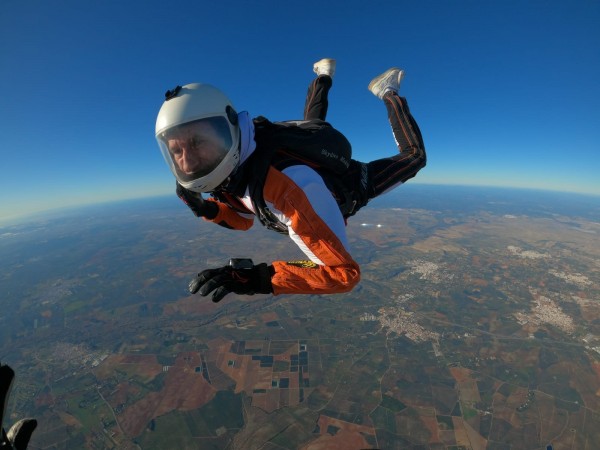 Казанлъчанин е първият българин, скочил с парашут край Еверест