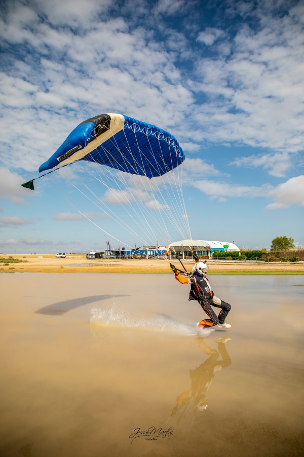 Казанлъчанин е първият българин, скочил с парашут край Еверест