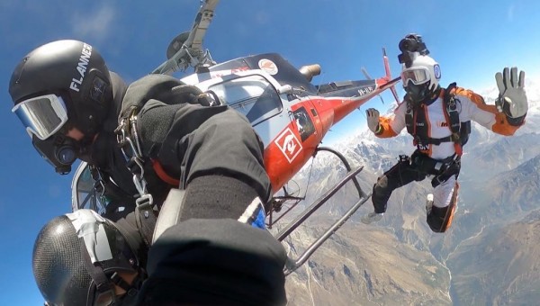 Казанлъчанин е първият българин, скочил с парашут край Еверест