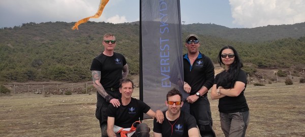 Казанлъчанин е първият българин, скочил с парашут край Еверест