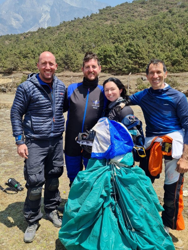 Казанлъчанин е първият българин, скочил с парашут край Еверест