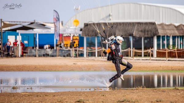 Казанлъчанин е първият българин, скочил с парашут край Еверест