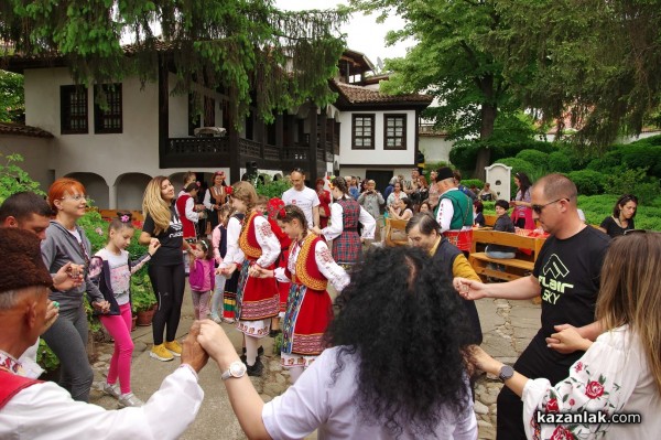 Насладете се на ароматните розови утрини в Казанлък