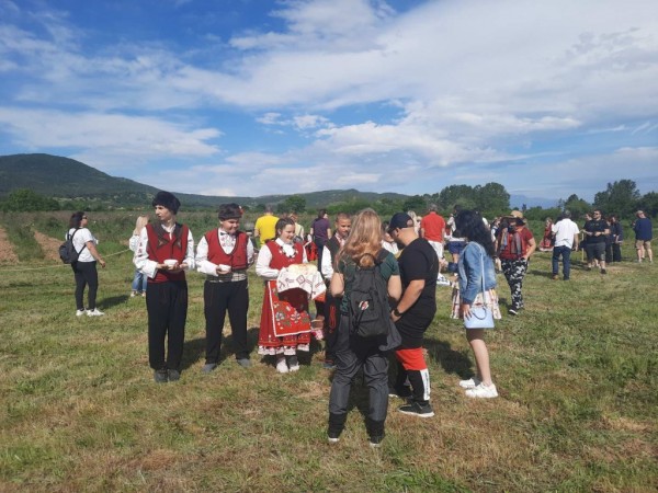 Насладете се на ароматните розови утрини в Казанлък