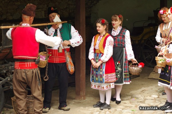 Насладете се на ароматните розови утрини в Казанлък