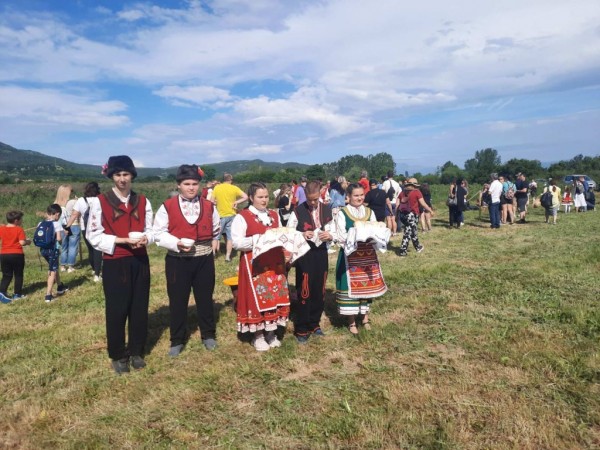 Насладете се на ароматните розови утрини в Казанлък