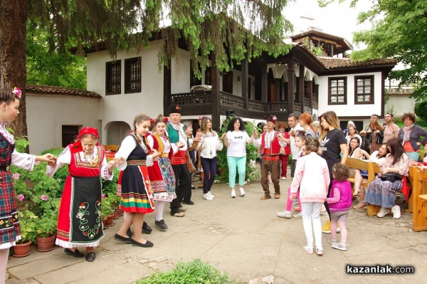 Насладете се на ароматните розови утрини в Казанлък