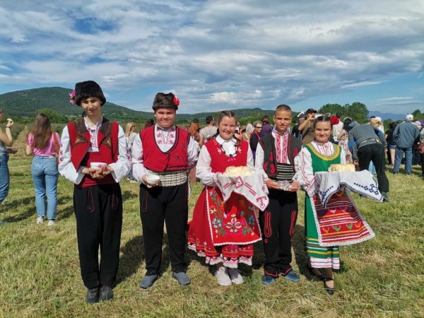 Насладете се на ароматните розови утрини в Казанлък