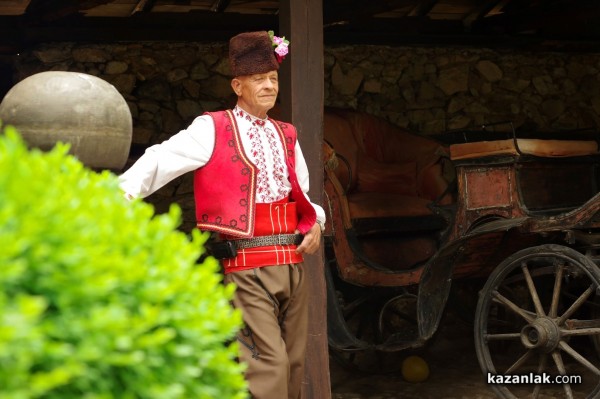 Насладете се на ароматните розови утрини в Казанлък