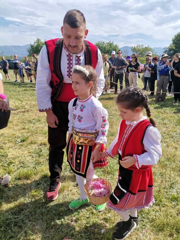 Насладете се на ароматните розови утрини в Казанлък