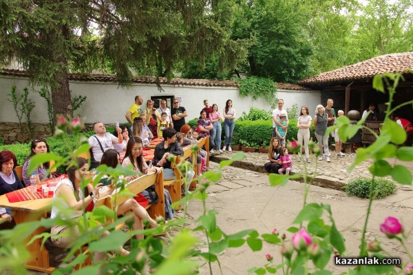 Насладете се на ароматните розови утрини в Казанлък