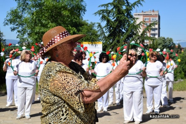 Фестивалът „Здравей, здраве“ събра хиляди съмишленици в Казанлък 