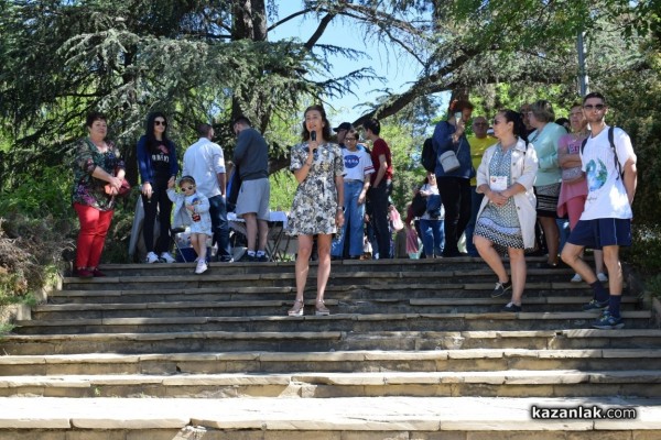 Фестивалът „Здравей, здраве“ събра хиляди съмишленици в Казанлък 