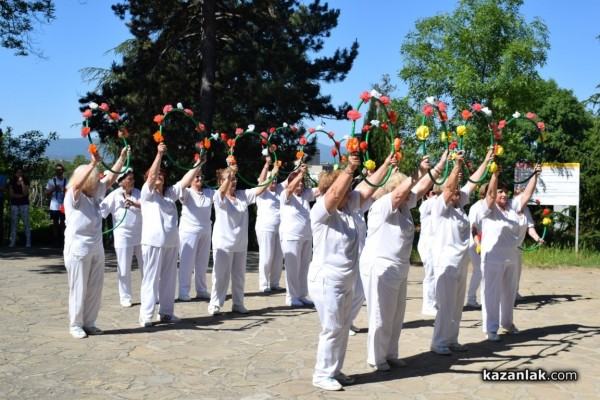 Фестивалът „Здравей, здраве“ събра хиляди съмишленици в Казанлък 