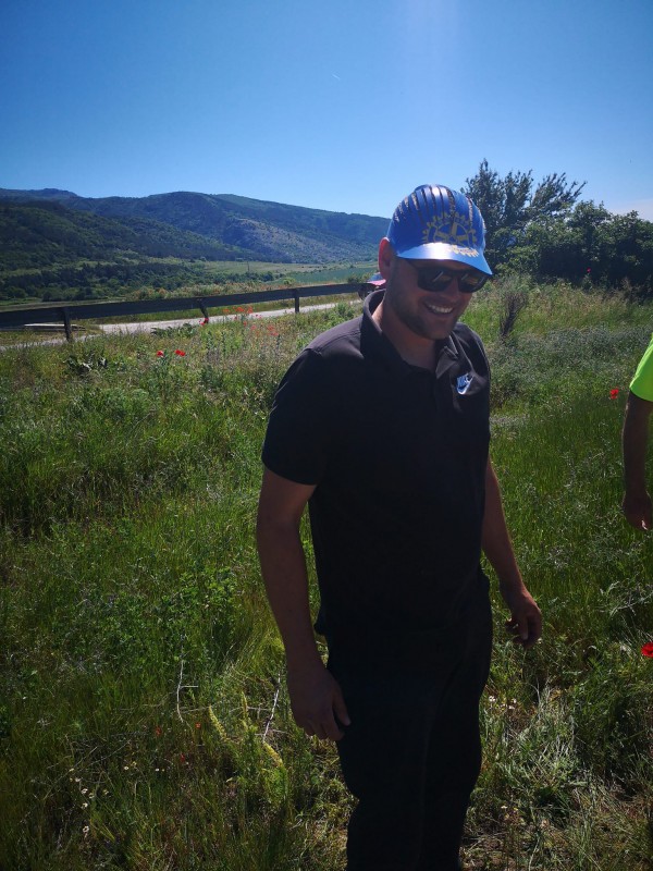 Ротарианци поставиха пейки на живописни места край велоалеята Казанлък - Шипка