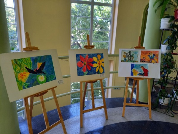 Художниците на “Арт линия“ с изложба и дарение