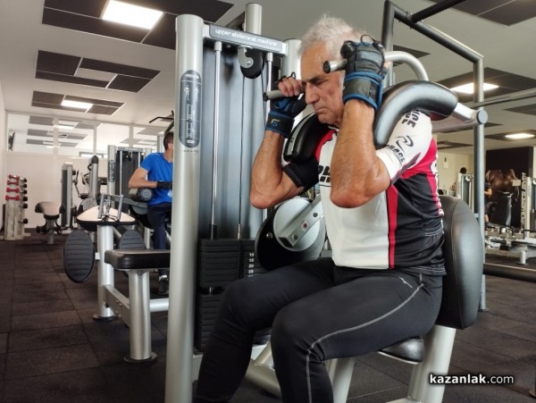 Ради Милев с ново постижение - 7 777 коремни преси / ВИДЕО