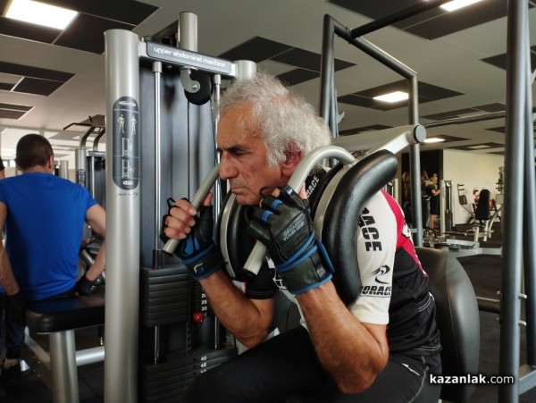 Ради Милев с ново постижение - 7 777 коремни преси / ВИДЕО