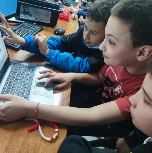 Започна записването за Лятната академия по програмиране и роботика в ИКТ Център