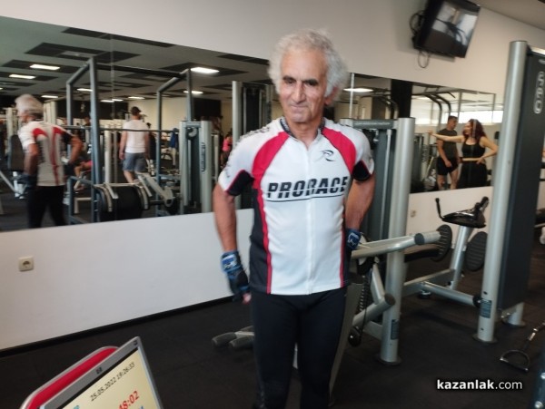 Ради Милев с ново постижение - 7 777 коремни преси / ВИДЕО