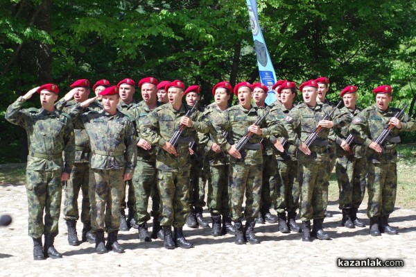 Военна клетва край паметника на Хаджи Димитър