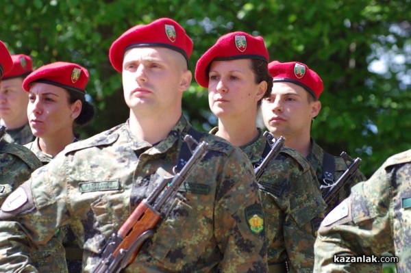 Военна клетва край паметника на Хаджи Димитър