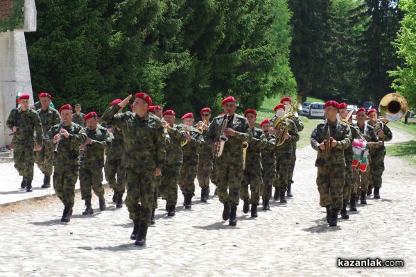 Военна клетва край паметника на Хаджи Димитър