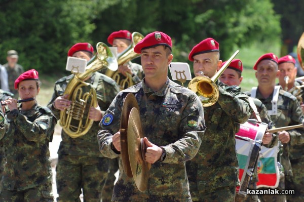 Военна клетва край паметника на Хаджи Димитър