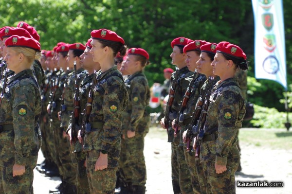 Военна клетва край паметника на Хаджи Димитър