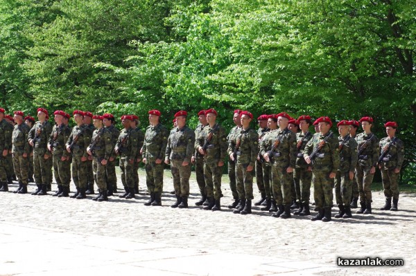 Военна клетва край паметника на Хаджи Димитър