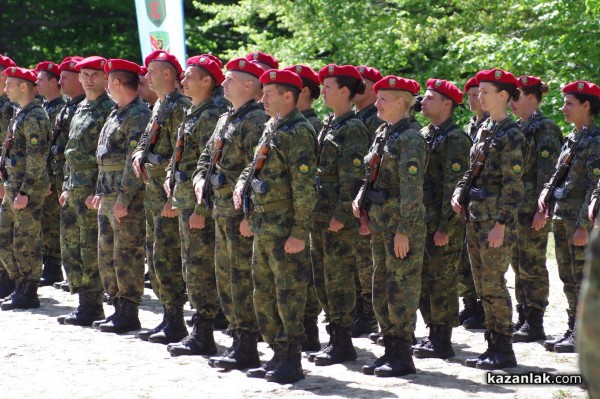 Военна клетва край паметника на Хаджи Димитър