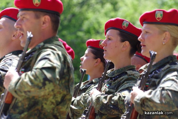 Военна клетва край паметника на Хаджи Димитър