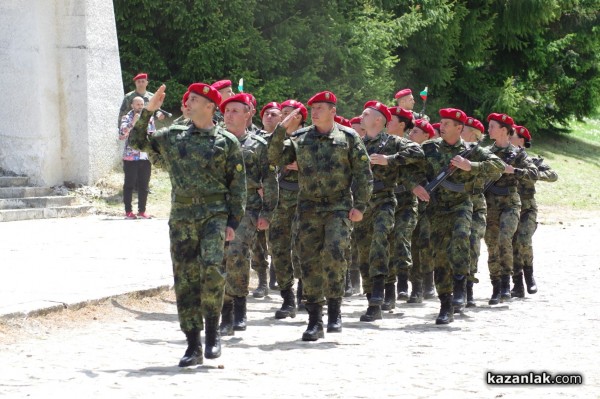 Военна клетва край паметника на Хаджи Димитър