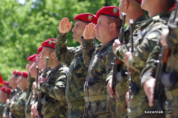 Военна клетва край паметника на Хаджи Димитър