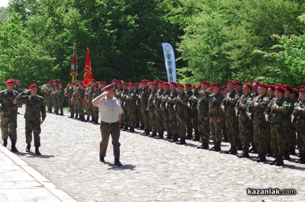 Военна клетва край паметника на Хаджи Димитър