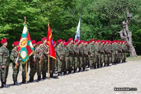 Военна клетва край паметника на Хаджи Димитър