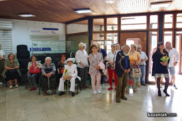 Откриха изложбата “Неслучайно присъствие“ на модния дизайнер Мариела Гемишева