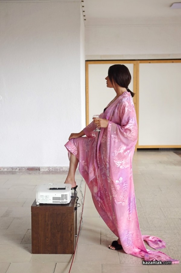 Откриха изложбата “Неслучайно присъствие“ на модния дизайнер Мариела Гемишева